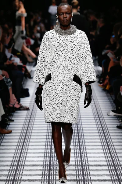 Look 30